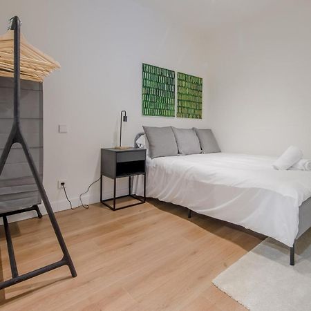 Modern Apt & Cool Interior Design En El Retiro Appartamento Madrid Esterno foto