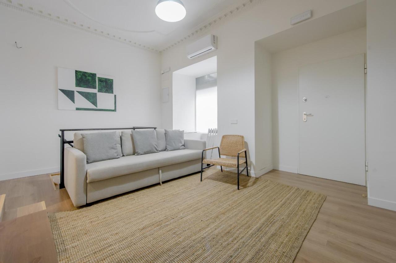 Modern Apt & Cool Interior Design En El Retiro Appartamento Madrid Esterno foto