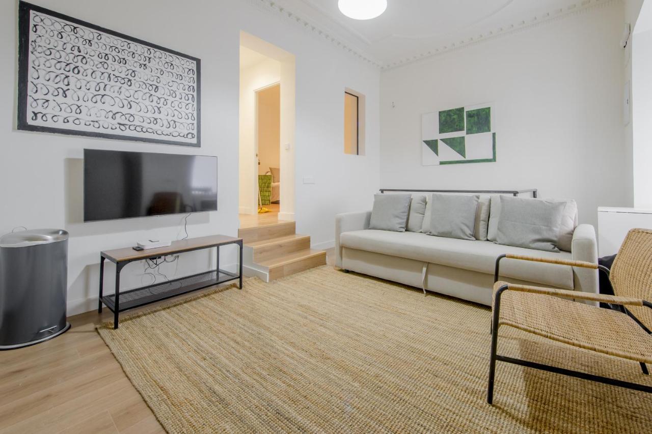 Modern Apt & Cool Interior Design En El Retiro Appartamento Madrid Esterno foto
