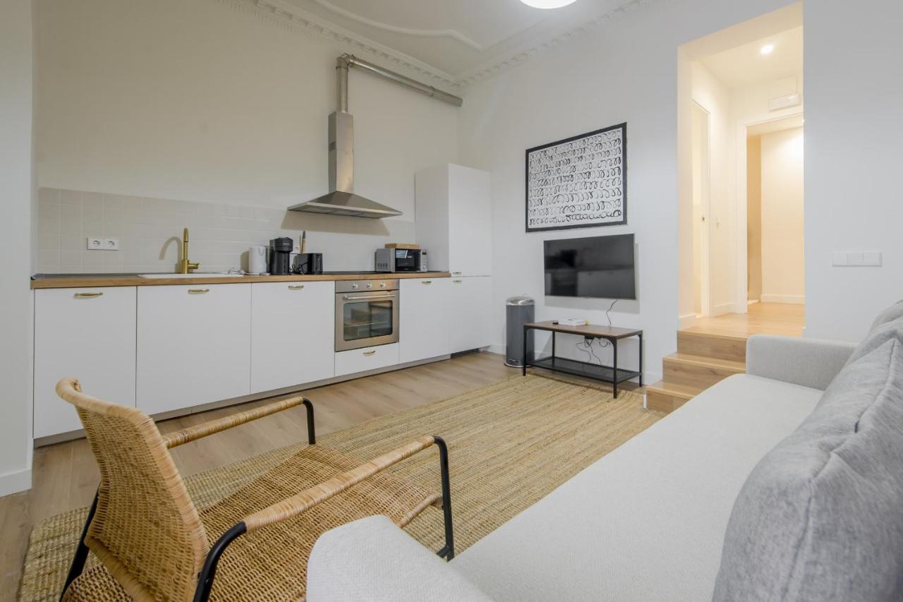 Modern Apt & Cool Interior Design En El Retiro Appartamento Madrid Esterno foto