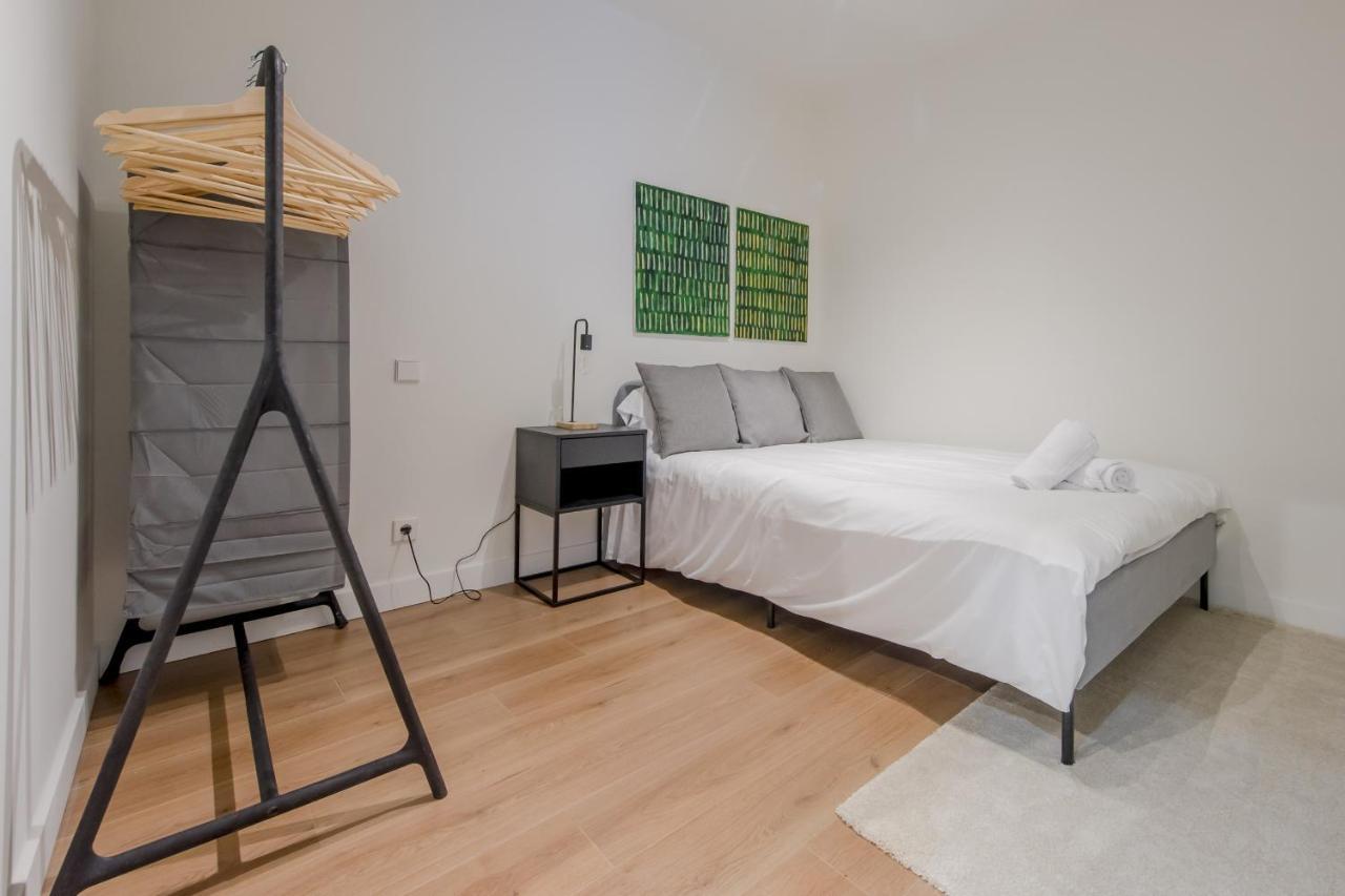 Modern Apt & Cool Interior Design En El Retiro Appartamento Madrid Esterno foto