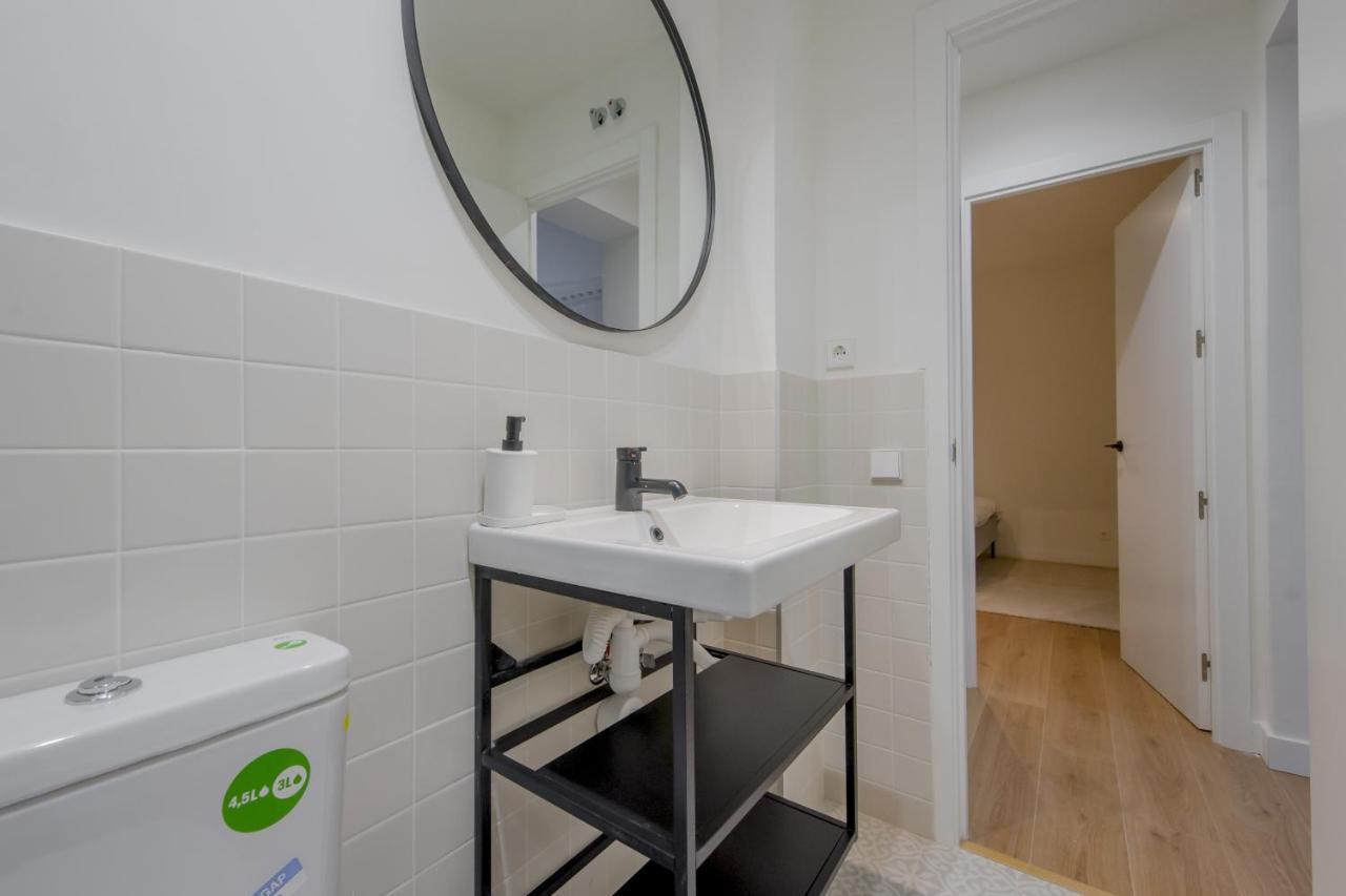 Modern Apt & Cool Interior Design En El Retiro Appartamento Madrid Esterno foto