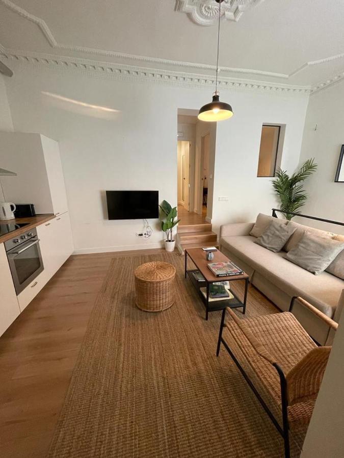 Modern Apt & Cool Interior Design En El Retiro Appartamento Madrid Esterno foto