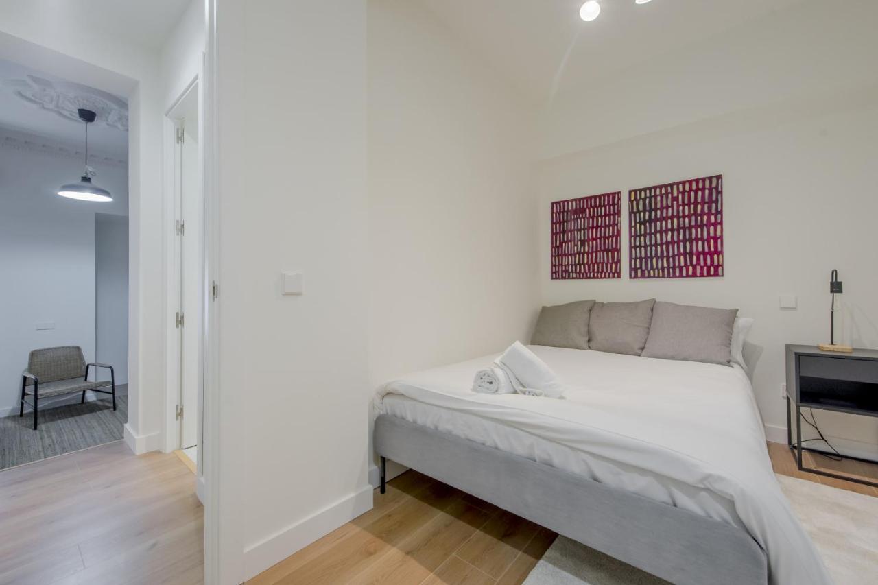 Modern Apt & Cool Interior Design En El Retiro Appartamento Madrid Esterno foto