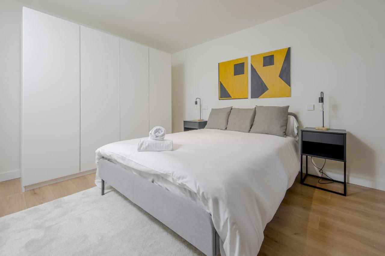 Modern Apt & Cool Interior Design En El Retiro Appartamento Madrid Esterno foto