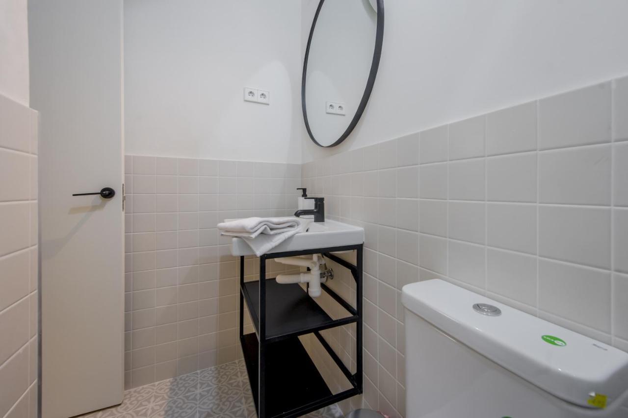 Modern Apt & Cool Interior Design En El Retiro Appartamento Madrid Esterno foto