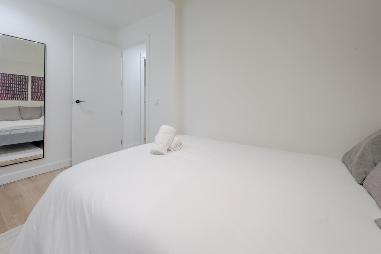 Modern Apt & Cool Interior Design En El Retiro Appartamento Madrid Esterno foto