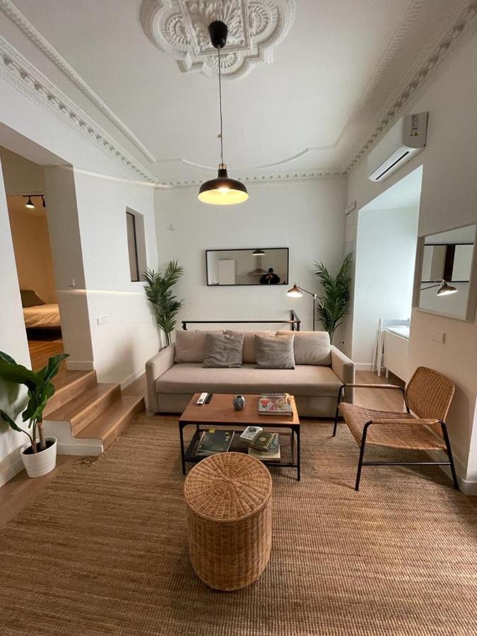 Modern Apt & Cool Interior Design En El Retiro Appartamento Madrid Esterno foto