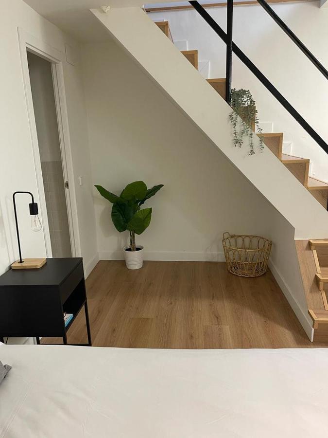 Modern Apt & Cool Interior Design En El Retiro Appartamento Madrid Esterno foto