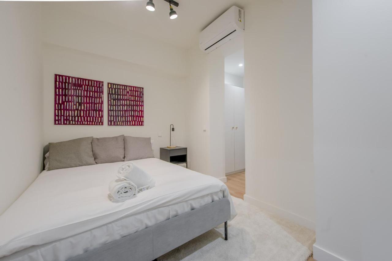Modern Apt & Cool Interior Design En El Retiro Appartamento Madrid Esterno foto
