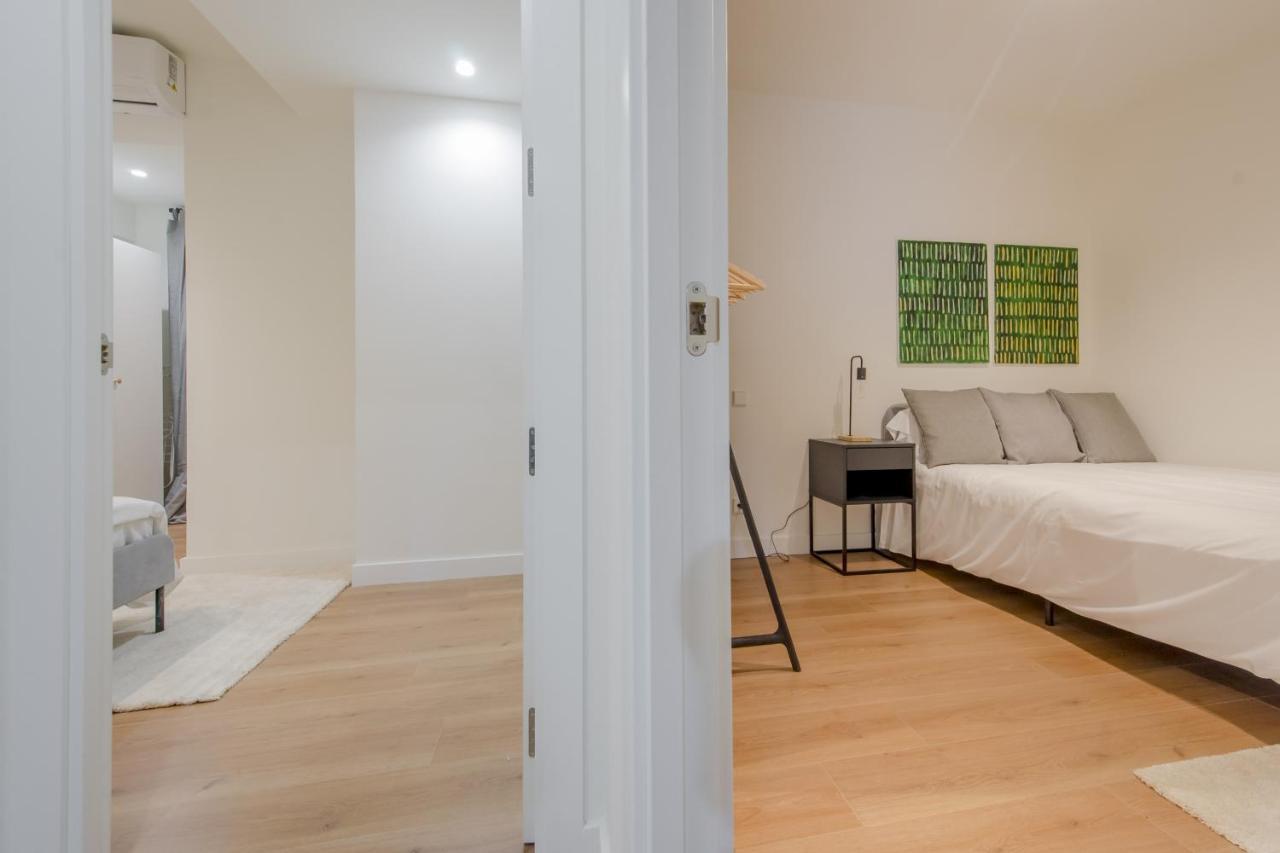 Modern Apt & Cool Interior Design En El Retiro Appartamento Madrid Esterno foto