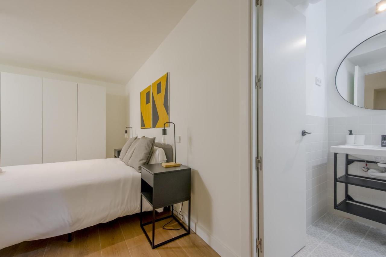 Modern Apt & Cool Interior Design En El Retiro Appartamento Madrid Esterno foto